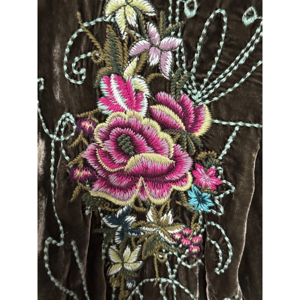 J. Jill Silk Blend Velvet Floral Embroidered Button Down Green Shirt
Petite S - Picture 2 of 10